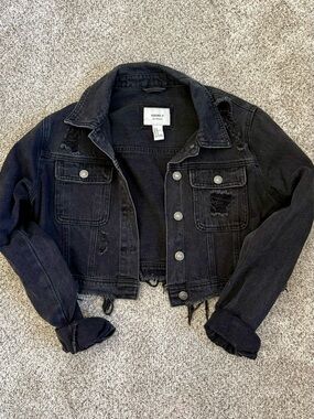 Forever 21 Black Distressed Cropped Jean Jacket